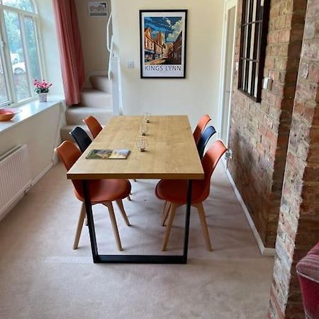 Centre Of Town House 3 Bedrooms Sleeps 5 And Infant Free Onsite Parking 2 Cars King's Lynn Exterior photo
