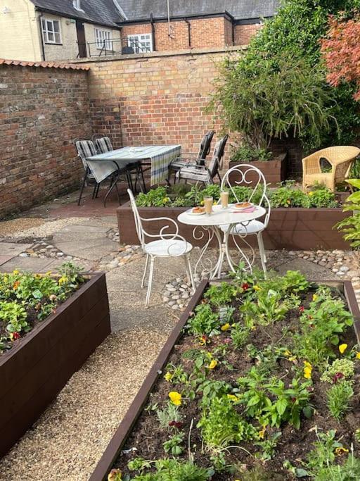 Centre Of Town House 3 Bedrooms Sleeps 5 And Infant Free Onsite Parking 2 Cars King's Lynn Exterior photo