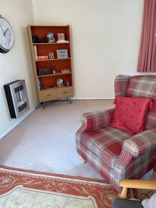 Centre Of Town House 3 Bedrooms Sleeps 5 And Infant Free Onsite Parking 2 Cars King's Lynn Exterior photo