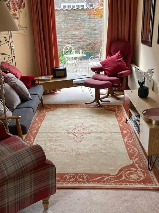 Centre Of Town House 3 Bedrooms Sleeps 5 And Infant Free Onsite Parking 2 Cars King's Lynn Exterior photo
