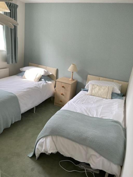Centre Of Town House 3 Bedrooms Sleeps 5 And Infant Free Onsite Parking 2 Cars King's Lynn Exterior photo